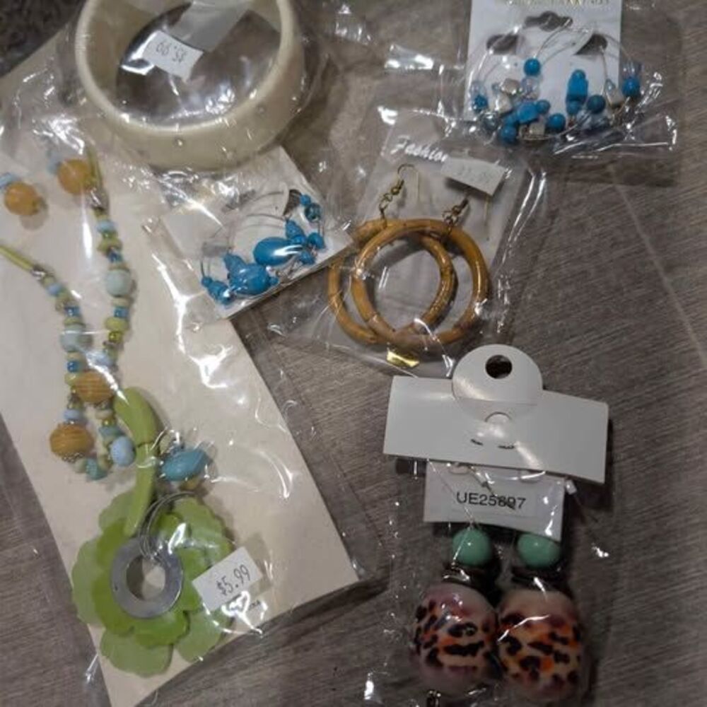 6pc NWT Y2K Costume Jewelry Lot Boho Pendant Animal Print Bamboo Hoops